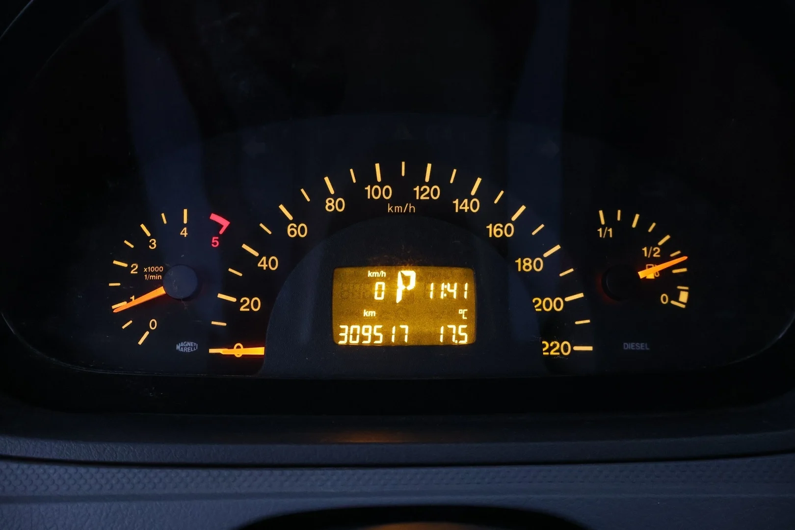 Car Image - 44jinDAnUq29G13WihxVD8