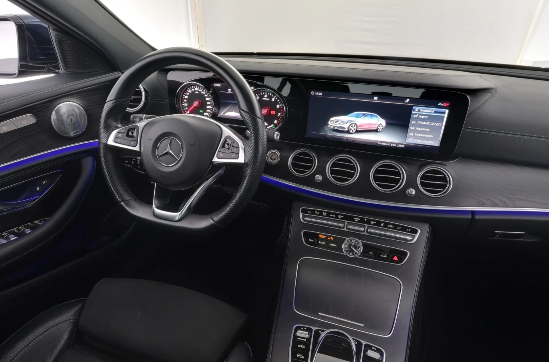 Car Image - 60gFY4Nr4UzNzPBzEoRlTa