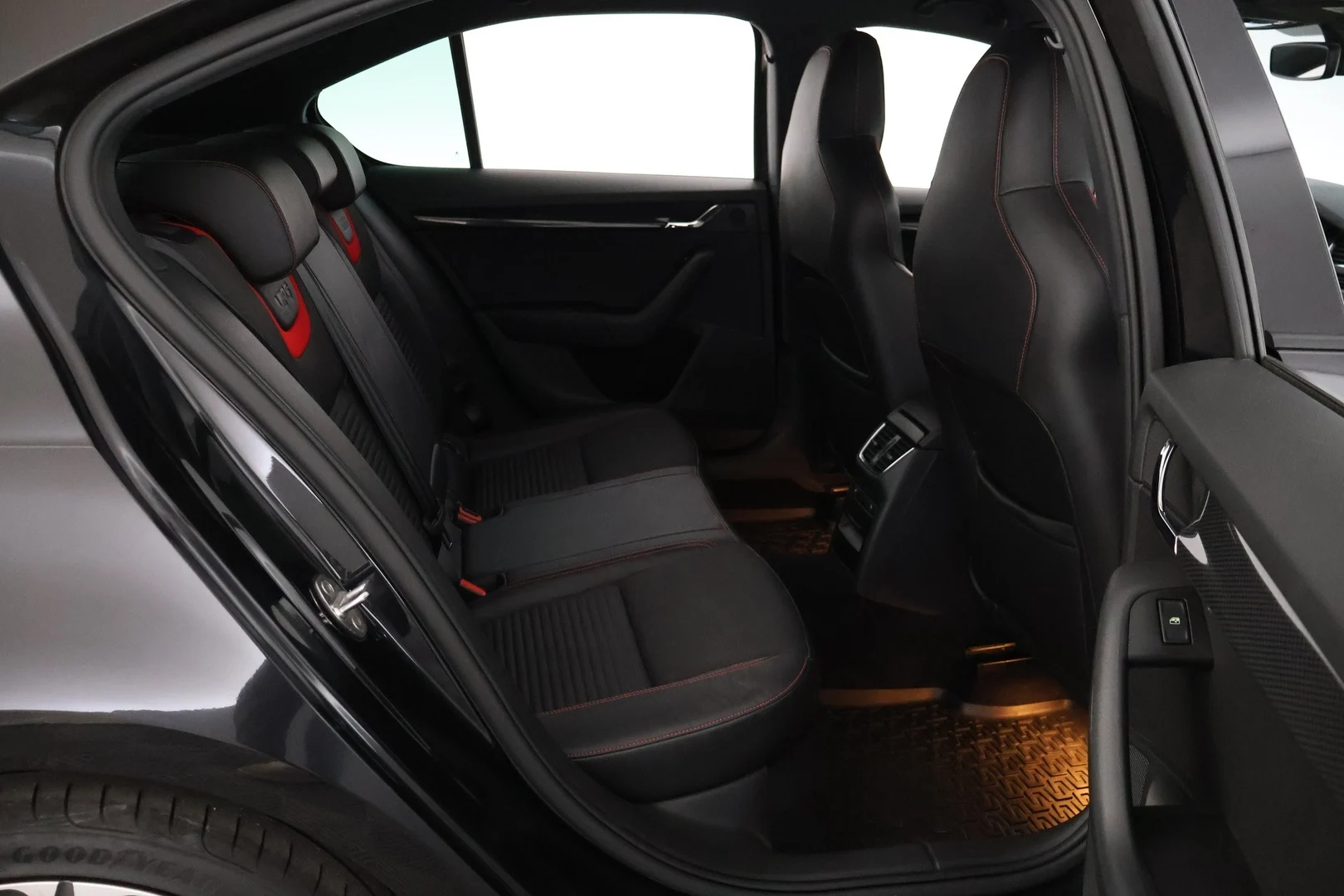 Car Image - 1jdSEFGFNhj0AUrSmadBki