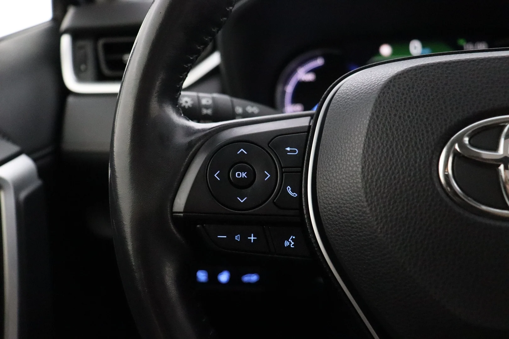 Car Image - JD7RcbhDAQQ50u8NfUptl