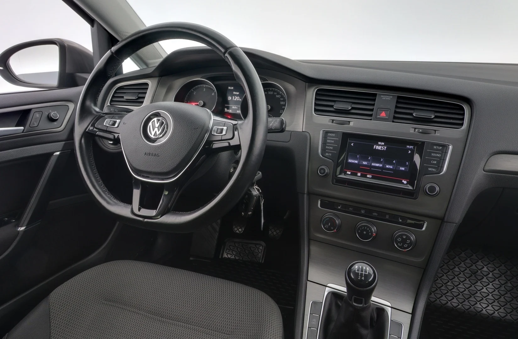 Car Image - 3PeVHMQXvBY2dcFrWzrDDf