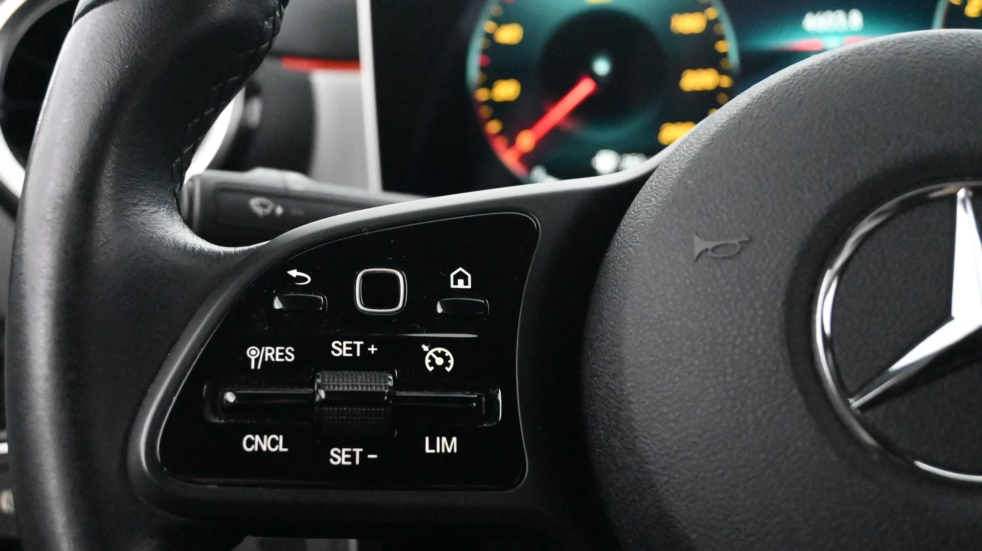 Car Image - 3IyE41VXGgIa2CQ7PBJ1BZ