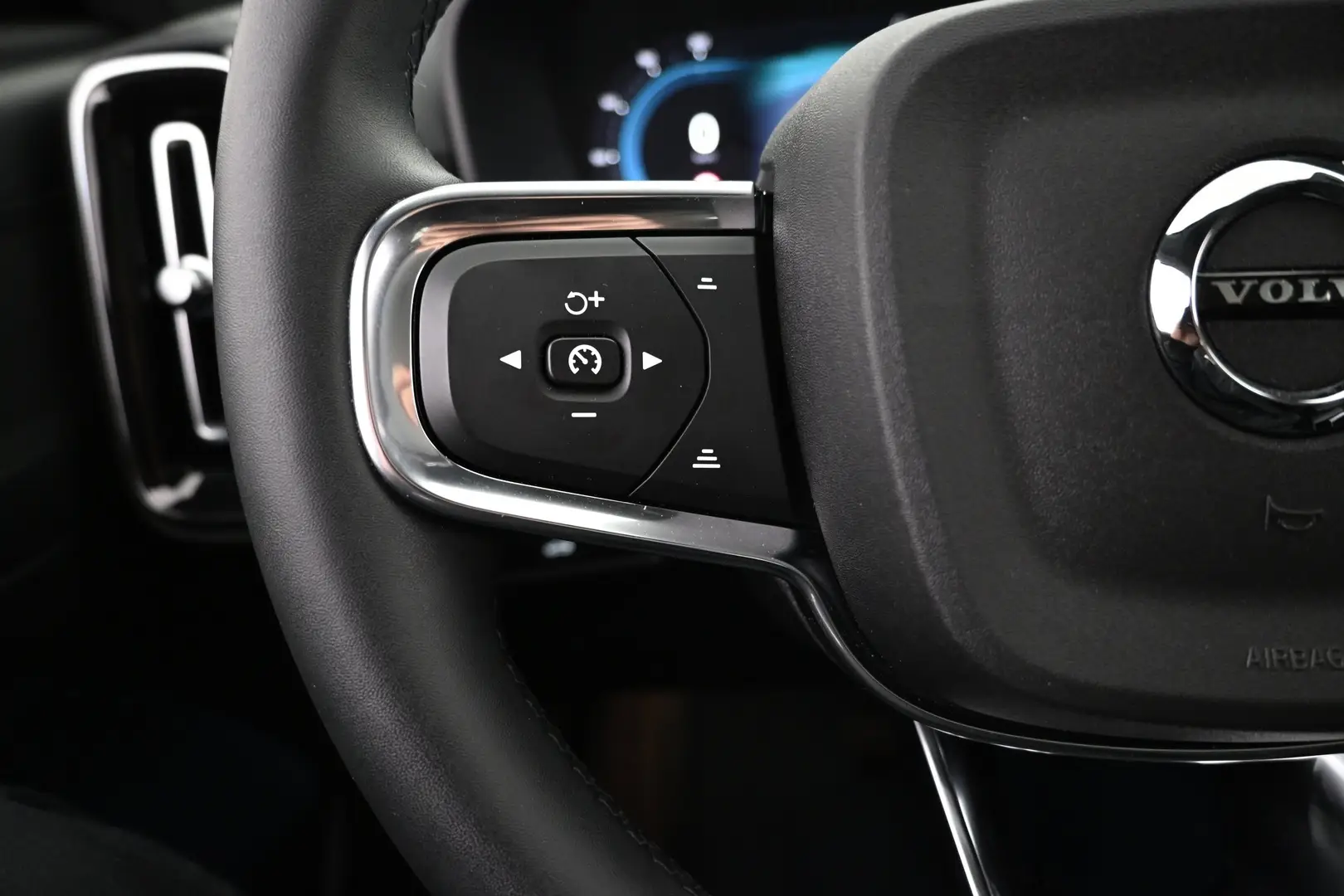 Car Image - 6ospM4WO3LpY4pcBmE1UG0