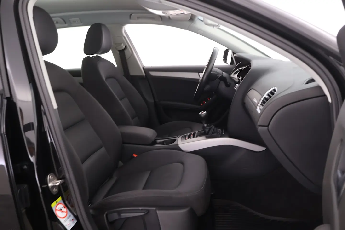 Car Image - 4o8z3EfavhIlfFxTKoxqPR