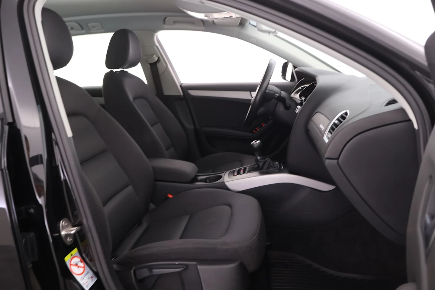 Car Image - 4o8z3EfavhIlfFxTKoxqPR