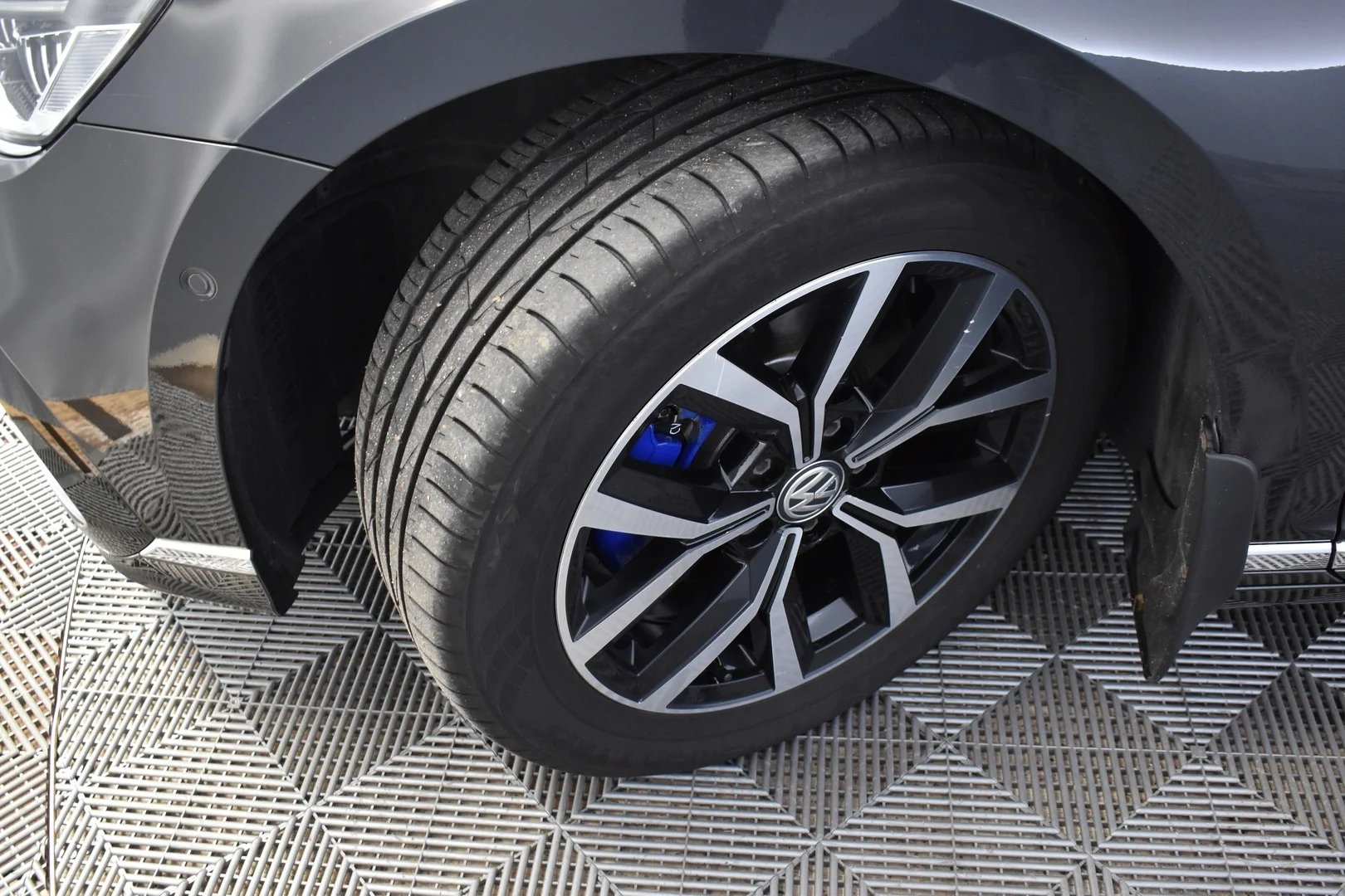 Car Image - 5113yLlnqzAmrWMhT64TZ1