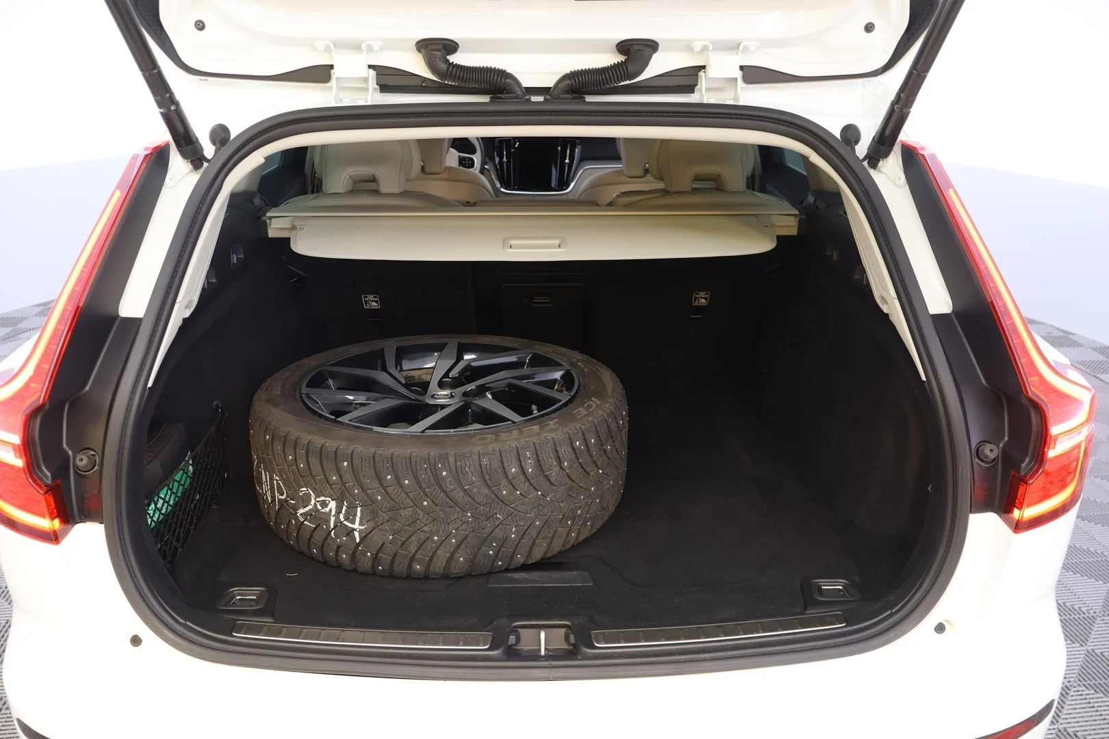 Car Image - 4eq9DvuzFt5uG0Tt1i15BB