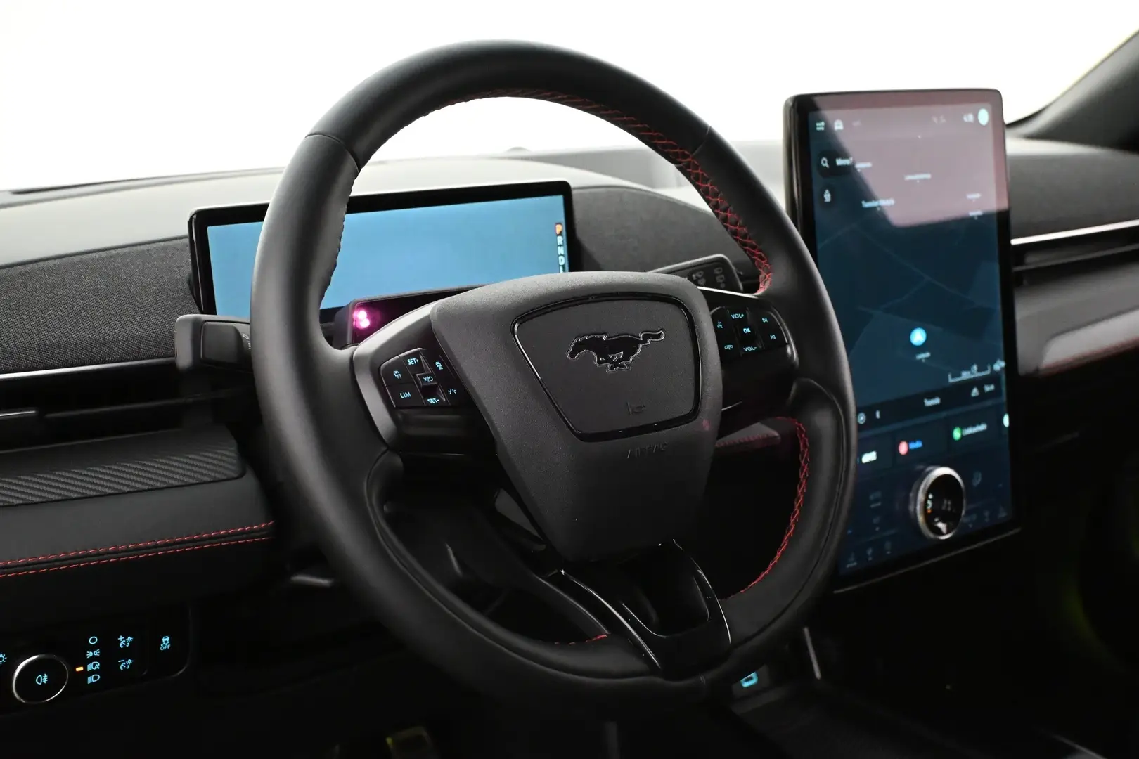 Car Image - 1NraV1Q9J7hf1UouATpsP6