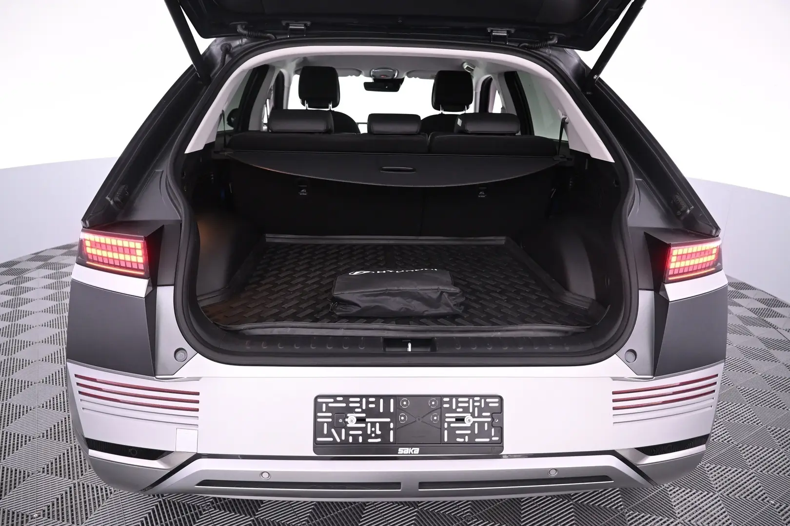 Car Image - 46uEWryf5h9j48cRdEV9U1