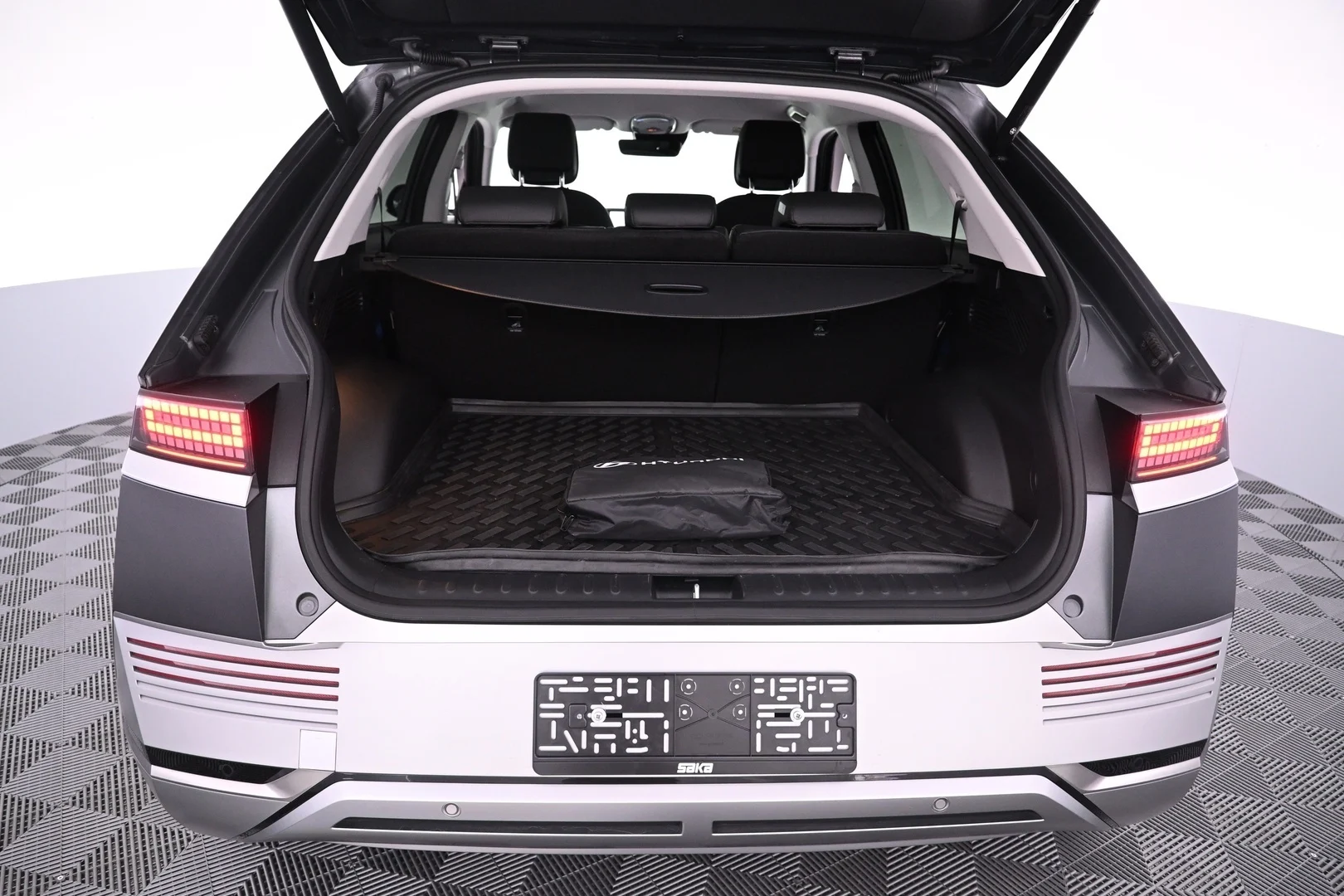 Car Image - 46uEWryf5h9j48cRdEV9U1