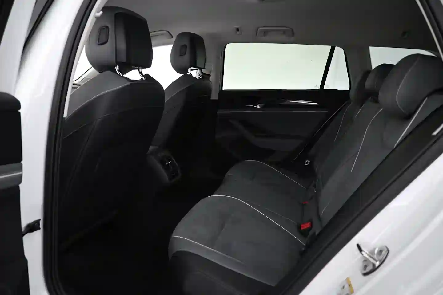 Car Image - 3slfATf0rNdZgaj7HNn875