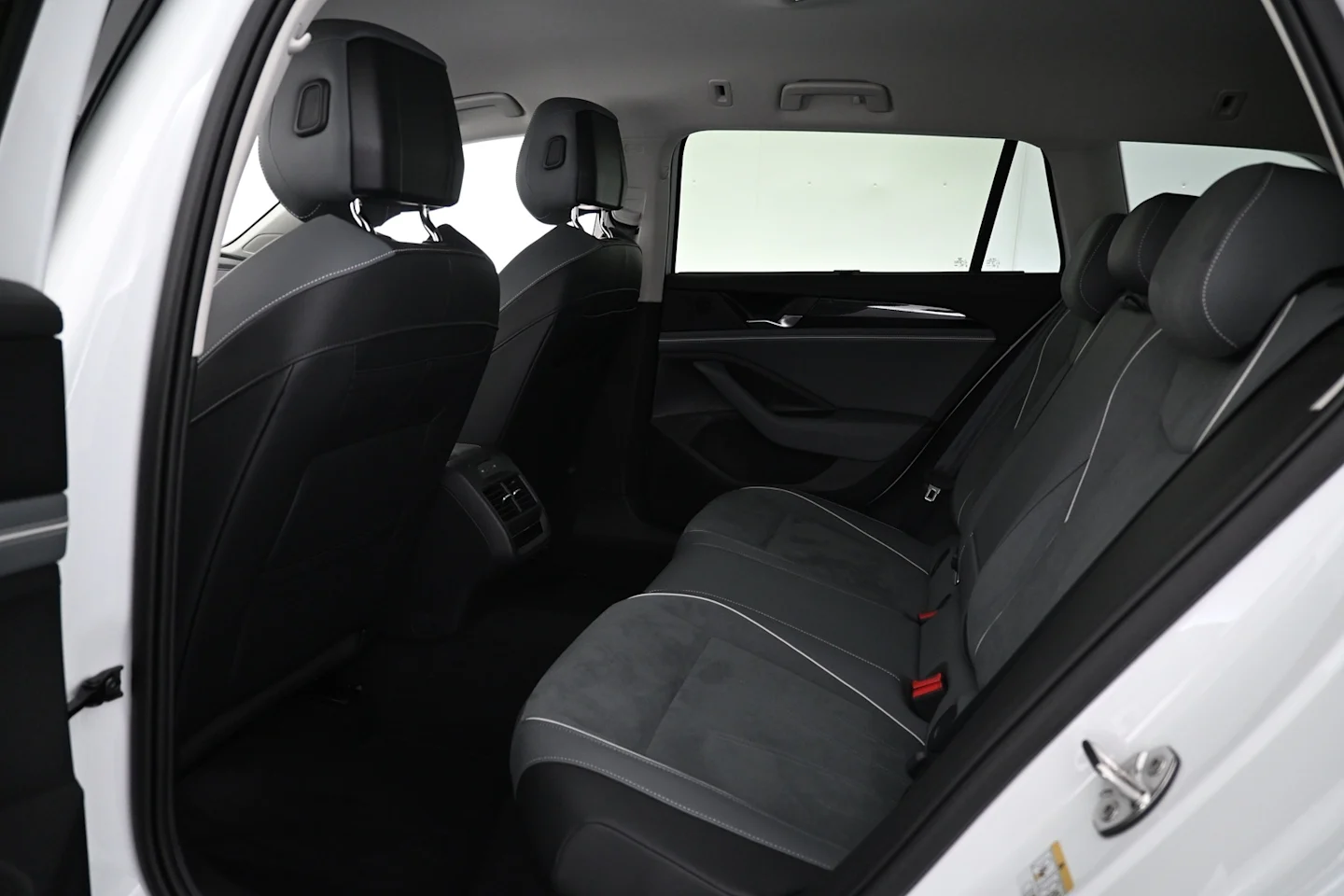Car Image - 3slfATf0rNdZgaj7HNn875