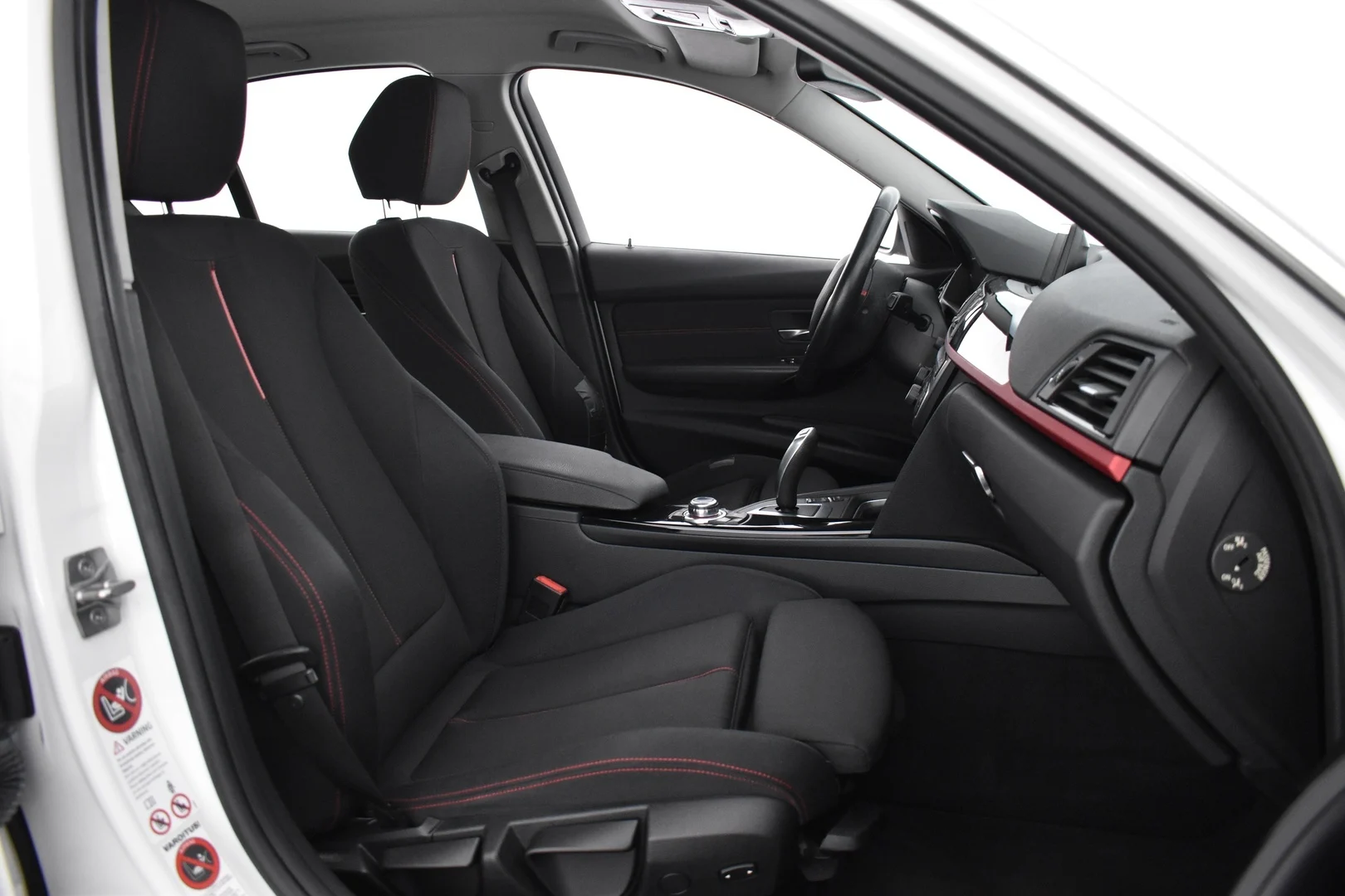 Car Image - 18Pw77XRT5QOLdeS0y6s7X