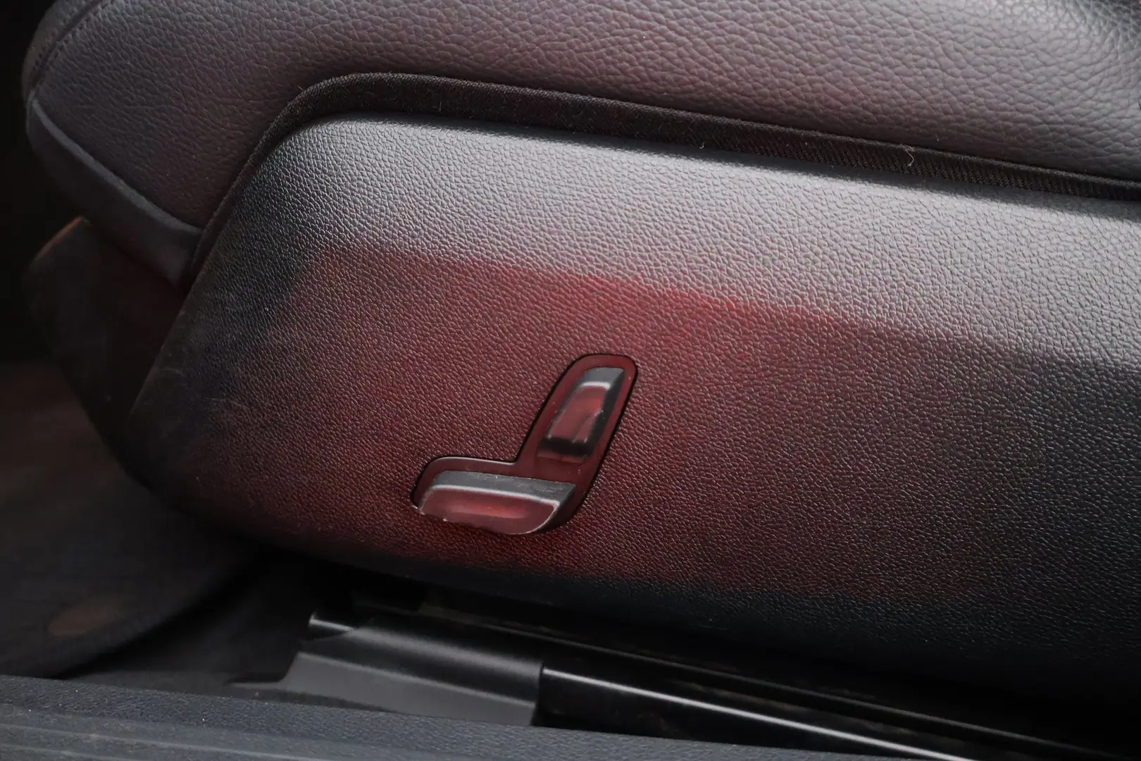 Car Image - 17skVpCT7MZ7DTuYORSpkM