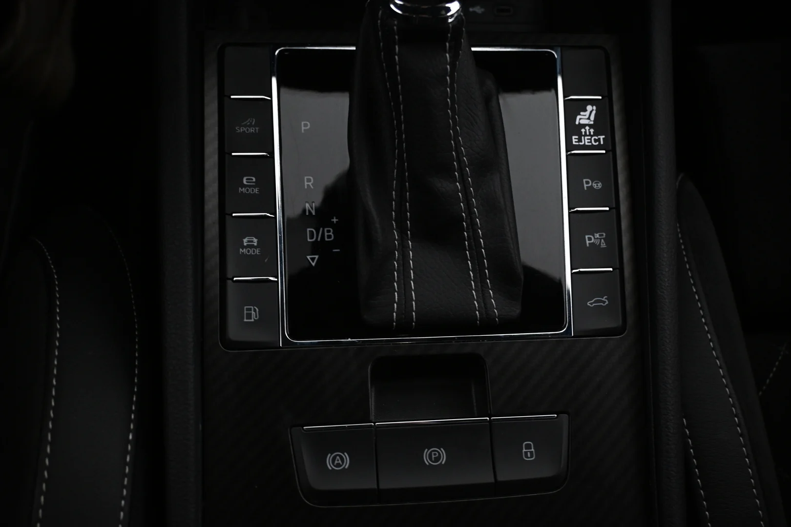 Car Image - 2SWNjKUkrSPWZoLmkWq3ke