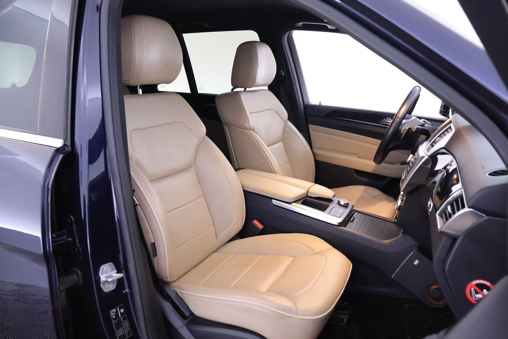 Car Image - 5oBBo2rcucENeE1DA7YqVG