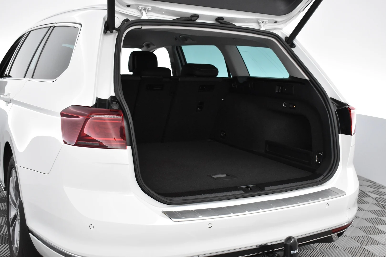 Car Image - 5yuLma4JKSUrlh88zR7KRW