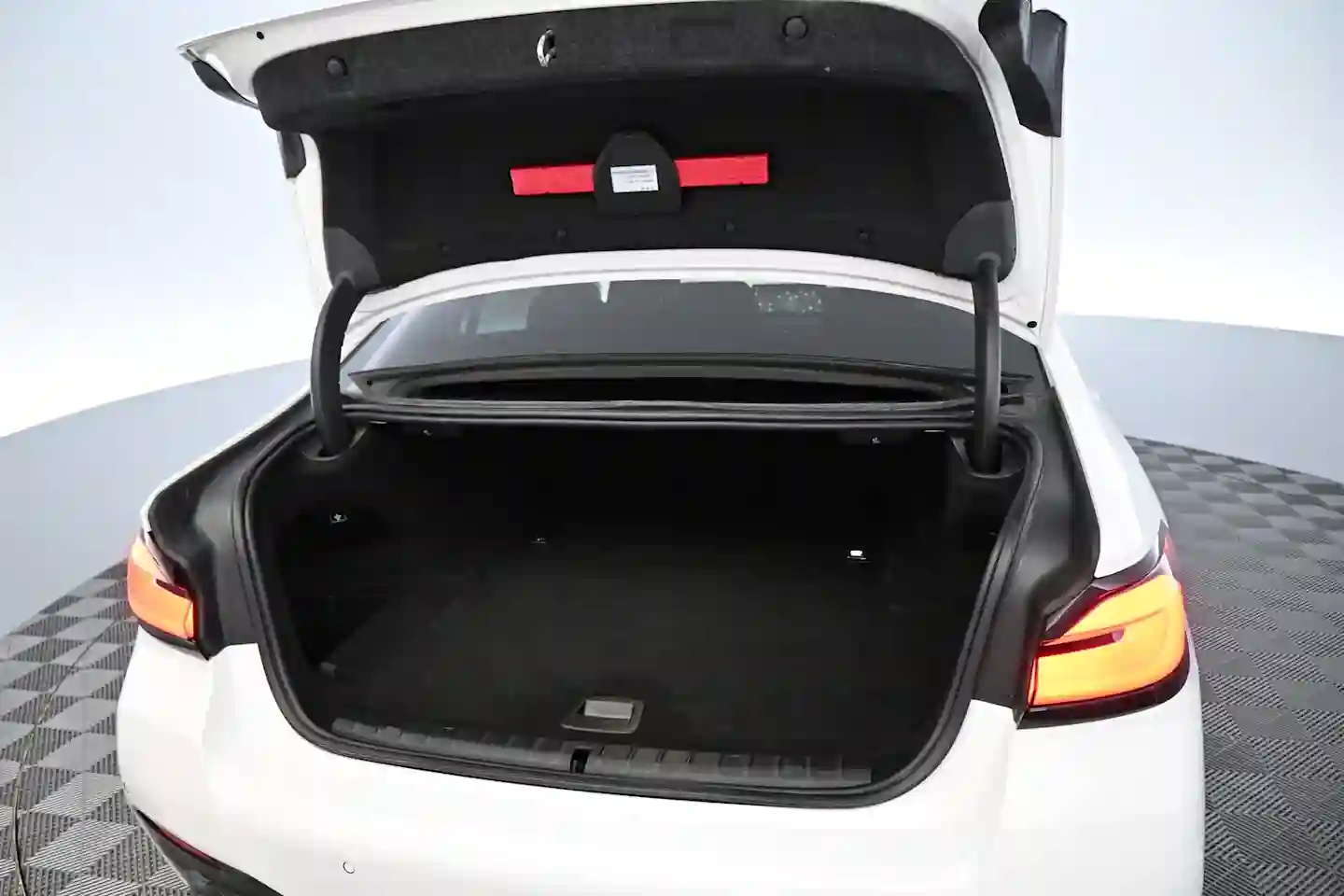 Car Image - 1PZTy8VSYlgmuytZHheLie