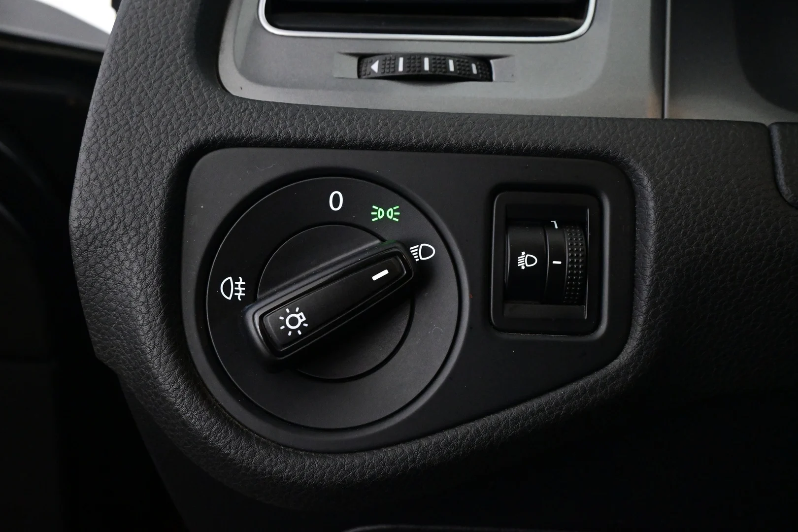 Car Image - 4GQH2LuB9dNzhQ1Fj5JPRX