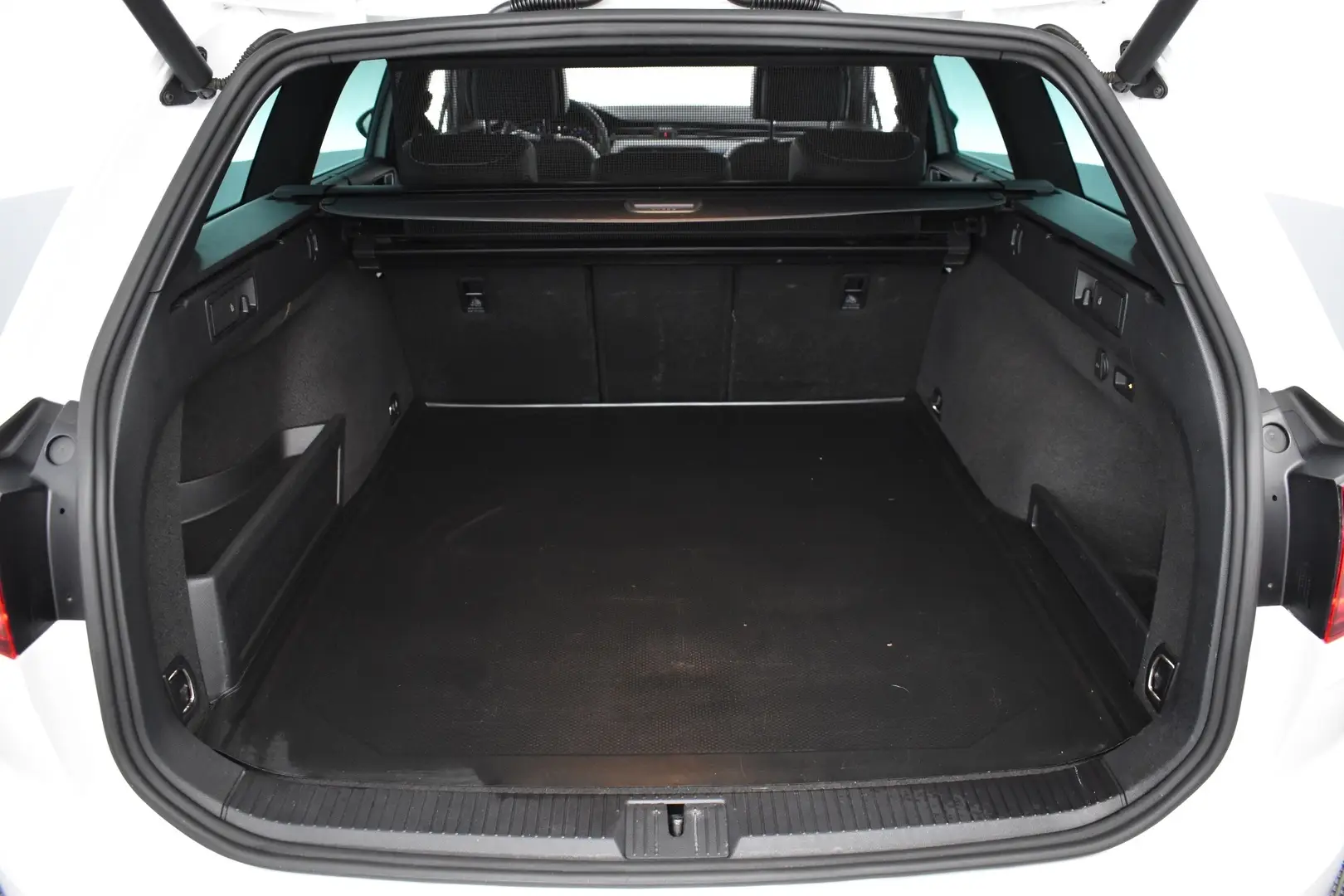Car Image - 7DHBbwYmtP38o3sdgziBNV