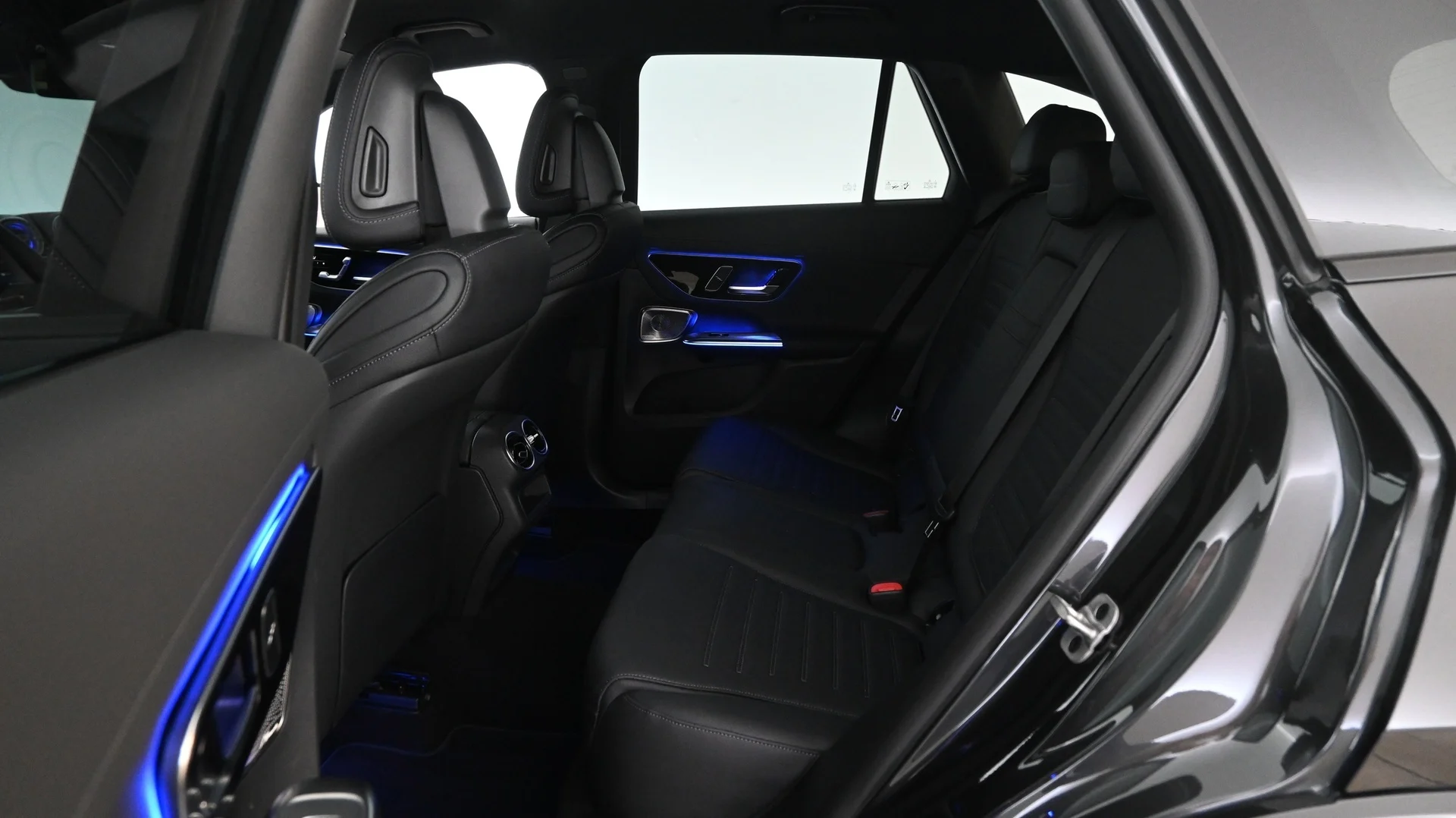 Car Image - 4hOq4wP8QfFCYD1VuGGxyv
