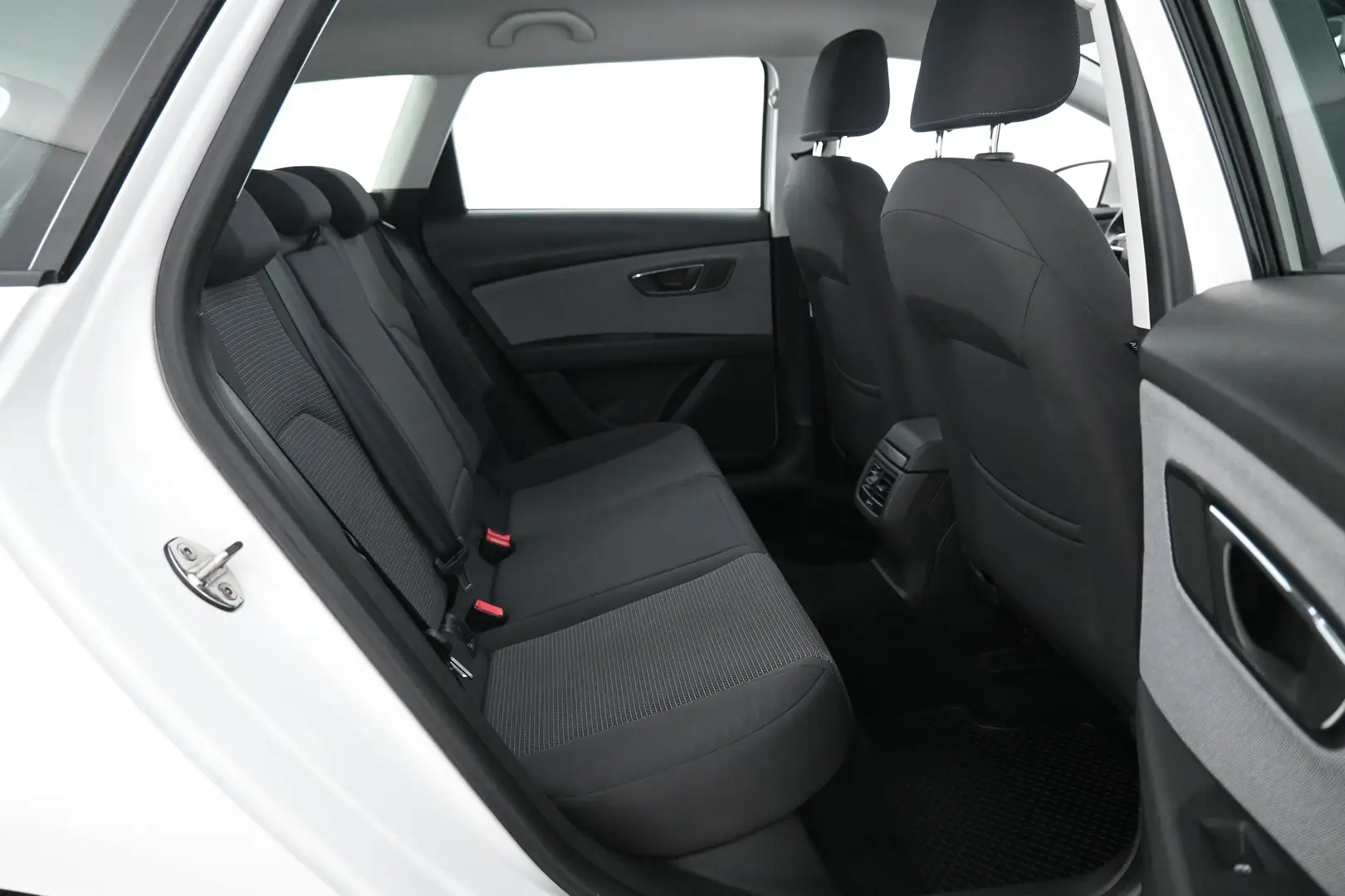Car Image - 3LmXBJKVWY0RMYwIldJ1TZ