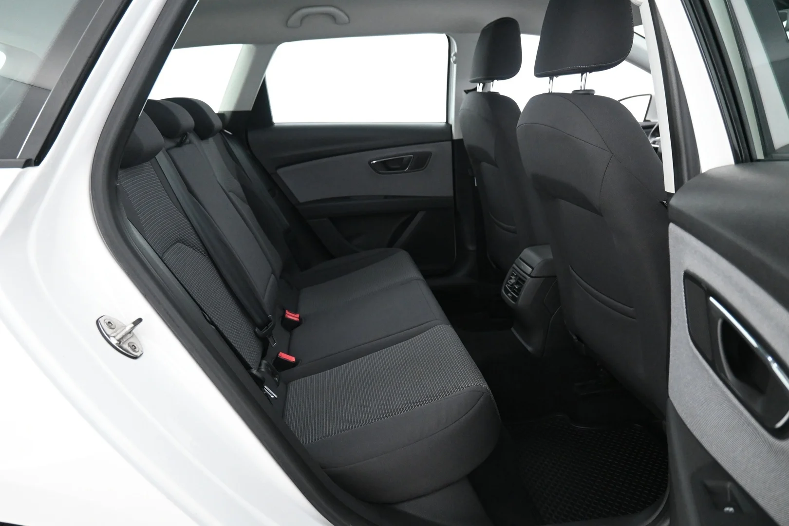 Car Image - 3LmXBJKVWY0RMYwIldJ1TZ