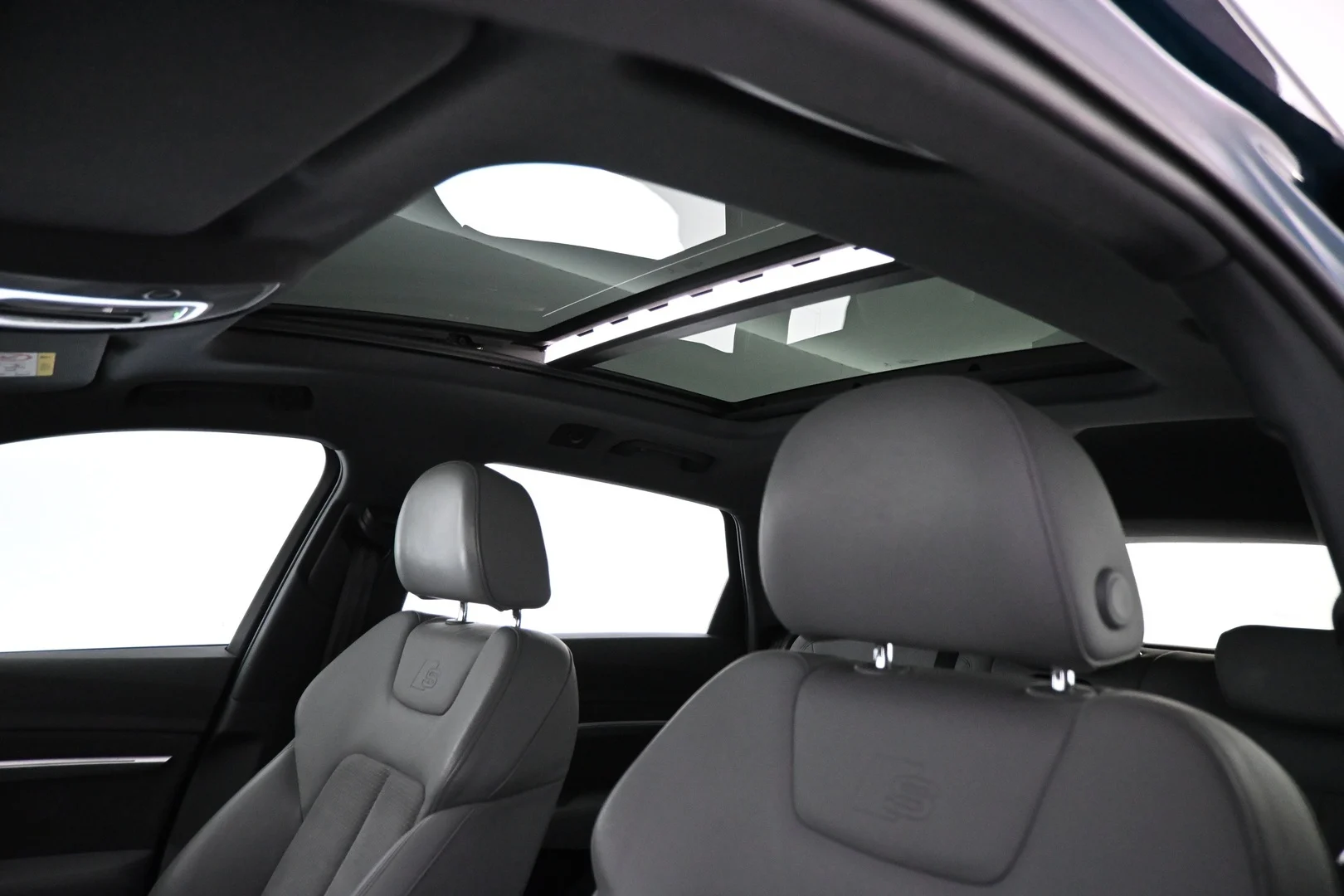 Car Image - 2YCRTGmSpT41jf5K9vQIAt