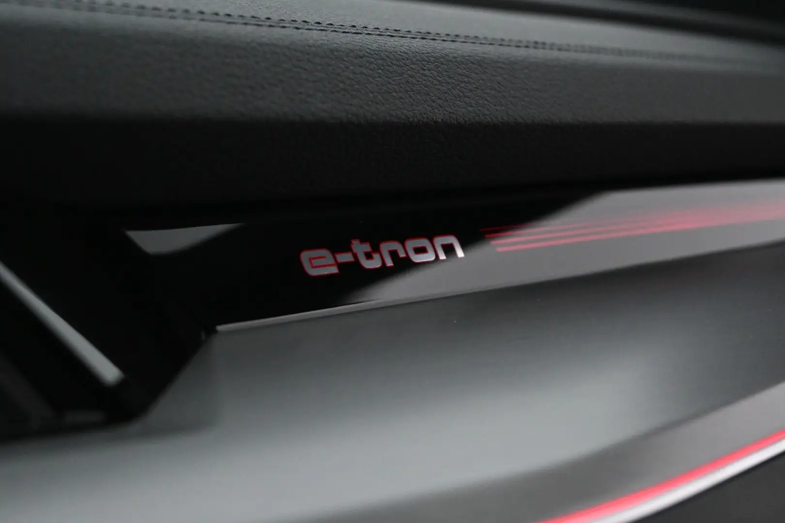 Car Image - 6E8VGmBzF9pgoyVEpYvRcu