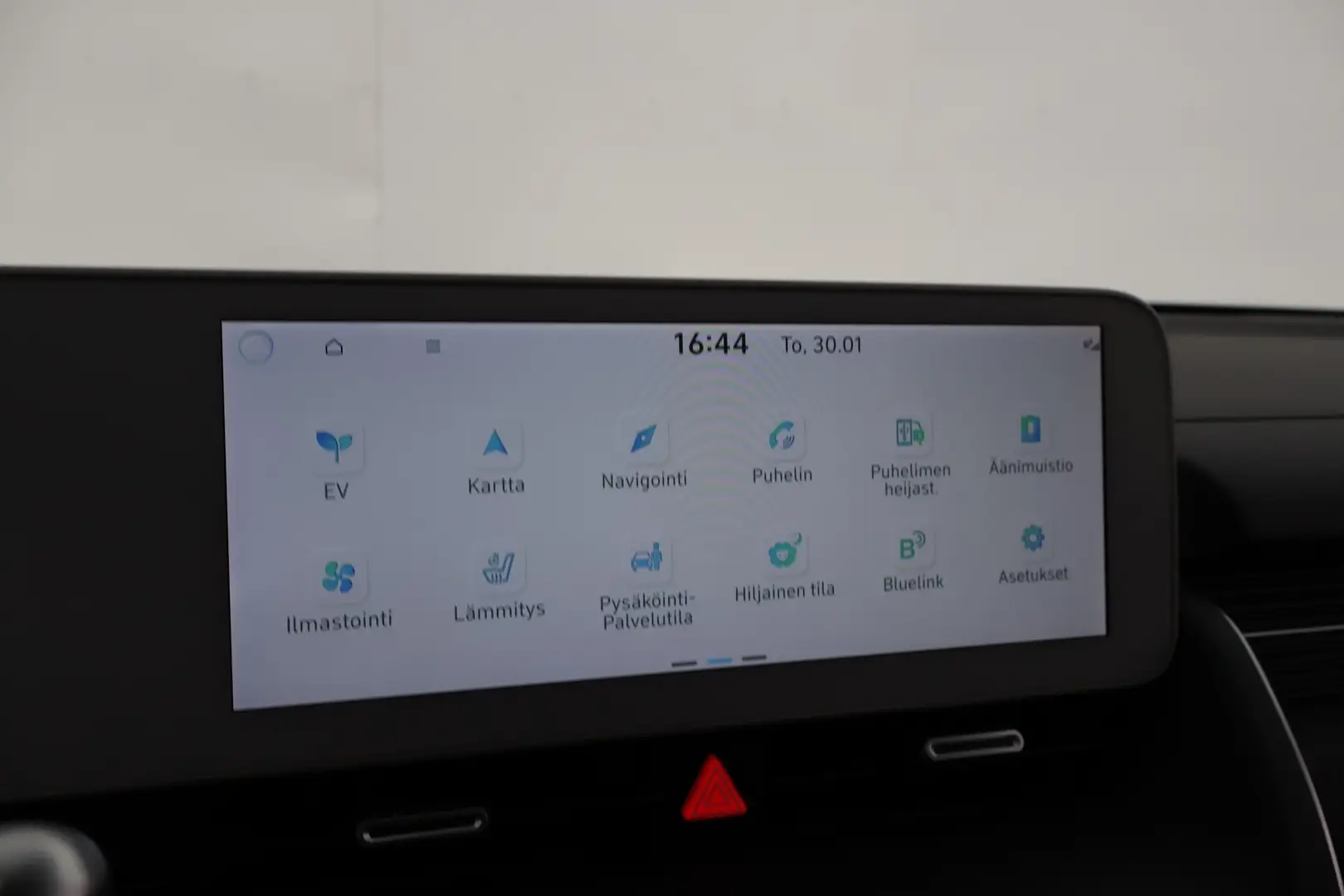 Car Image - 7F1nyAcoVd5ydqUq8I9G6S