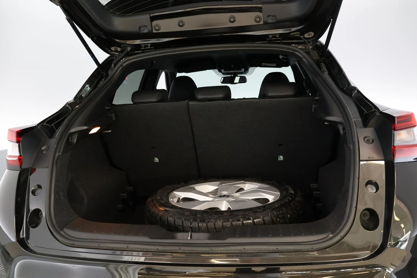 Car Image - 9zvIKBB9xqGyw4PYhA5JL