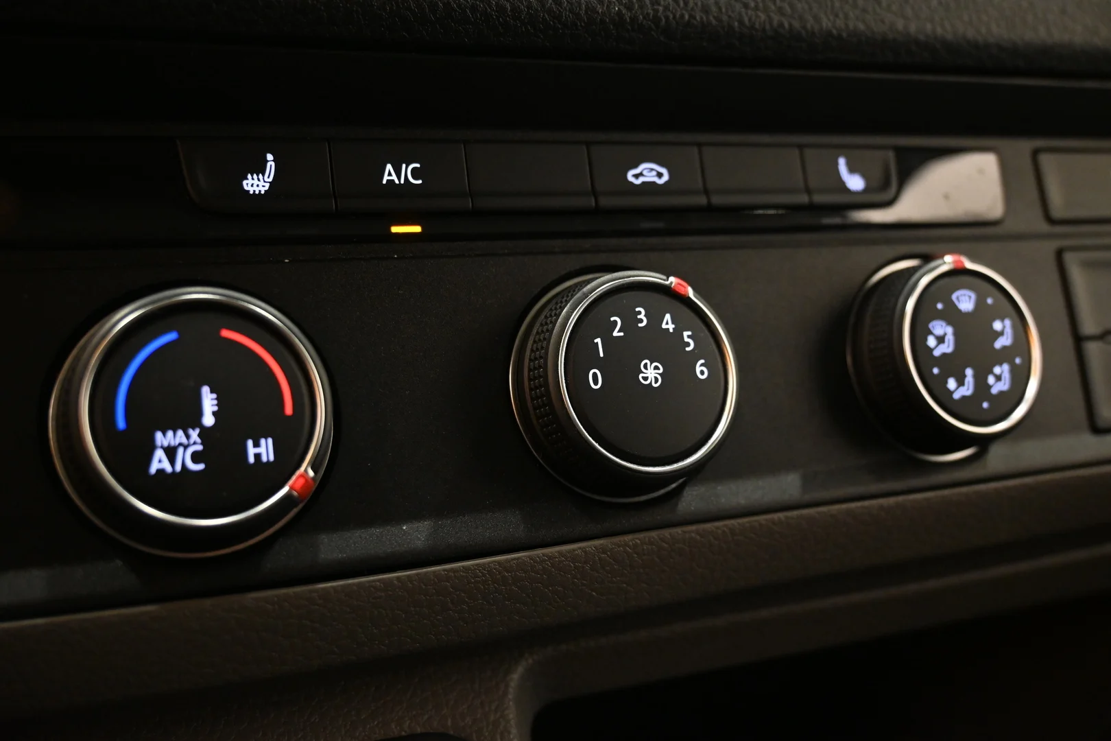 Car Image - 1moh1V8PVSxfB8KJ8JW7fZ