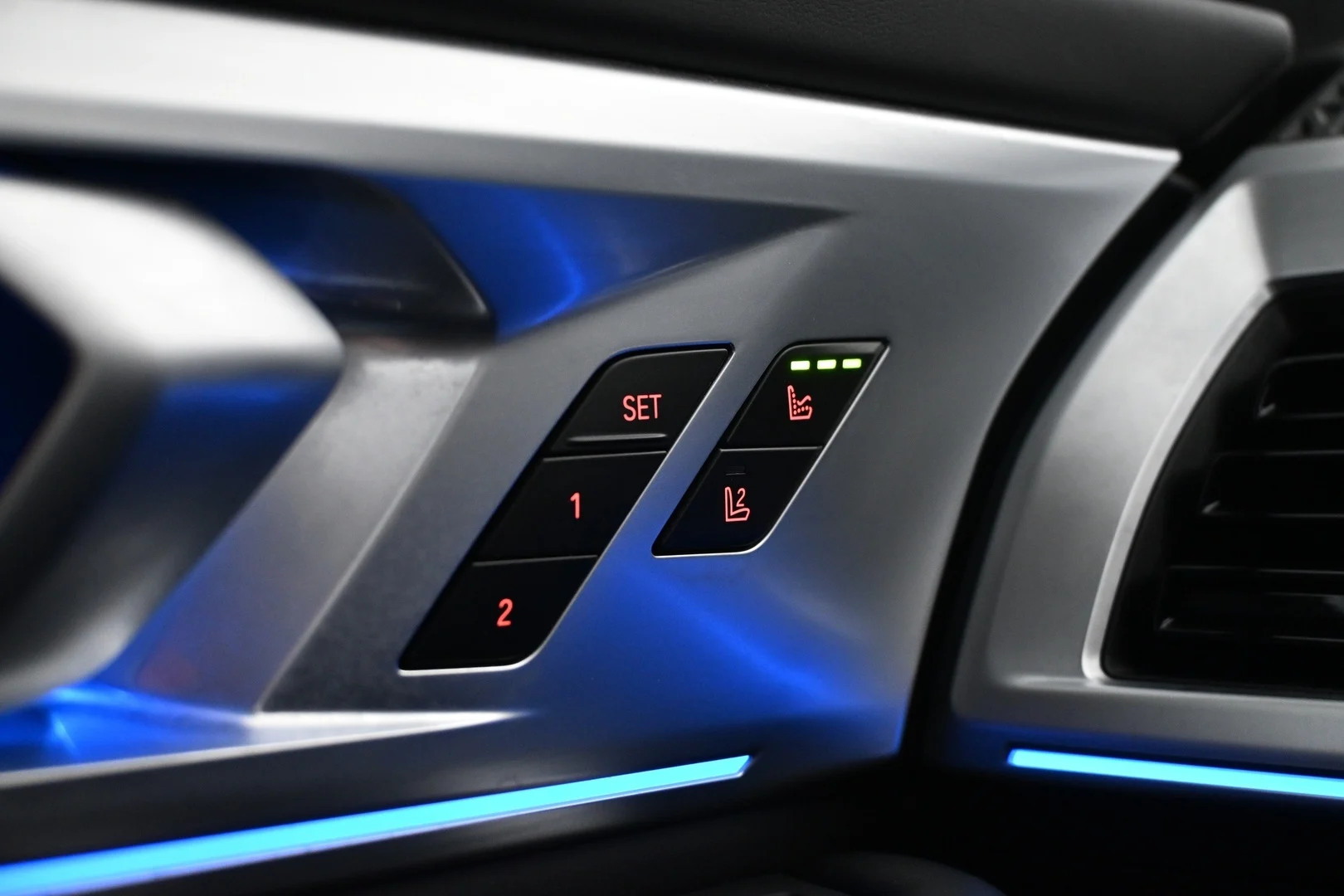 Car Image - 1Y3ILcvxJd5H84YQ2mtLdJ
