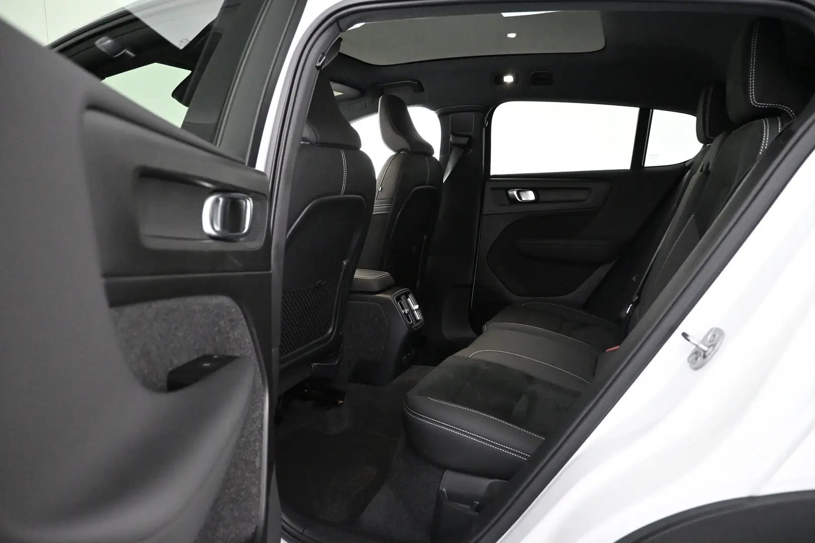 Car Image - 44qCzA8rte3ESzSttgGVId