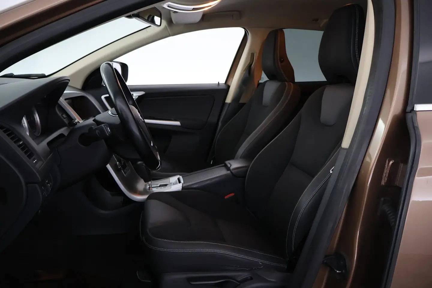 Car Image - 4hk3EM04AYzVLF725hr7um