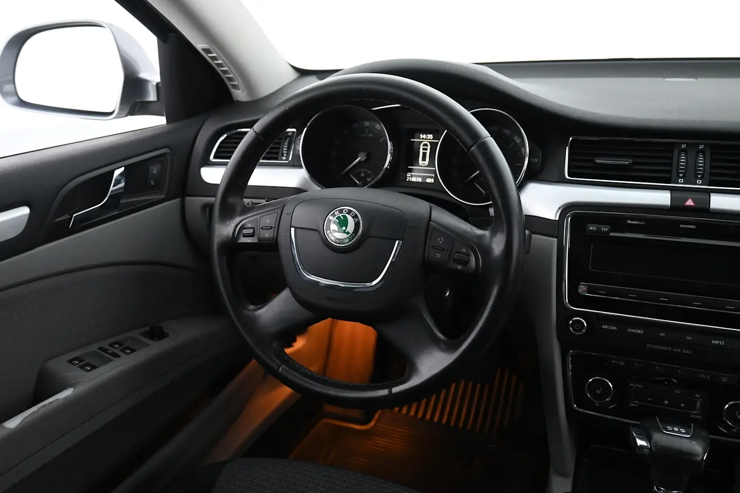 Car Image - 2UIM9TJ80thScPVWVtNHqn