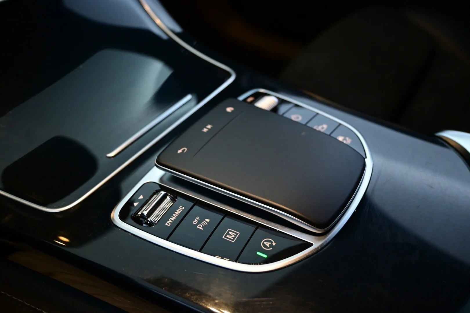 Car Image - 1TbuJ7f7cbemHToWkreFj