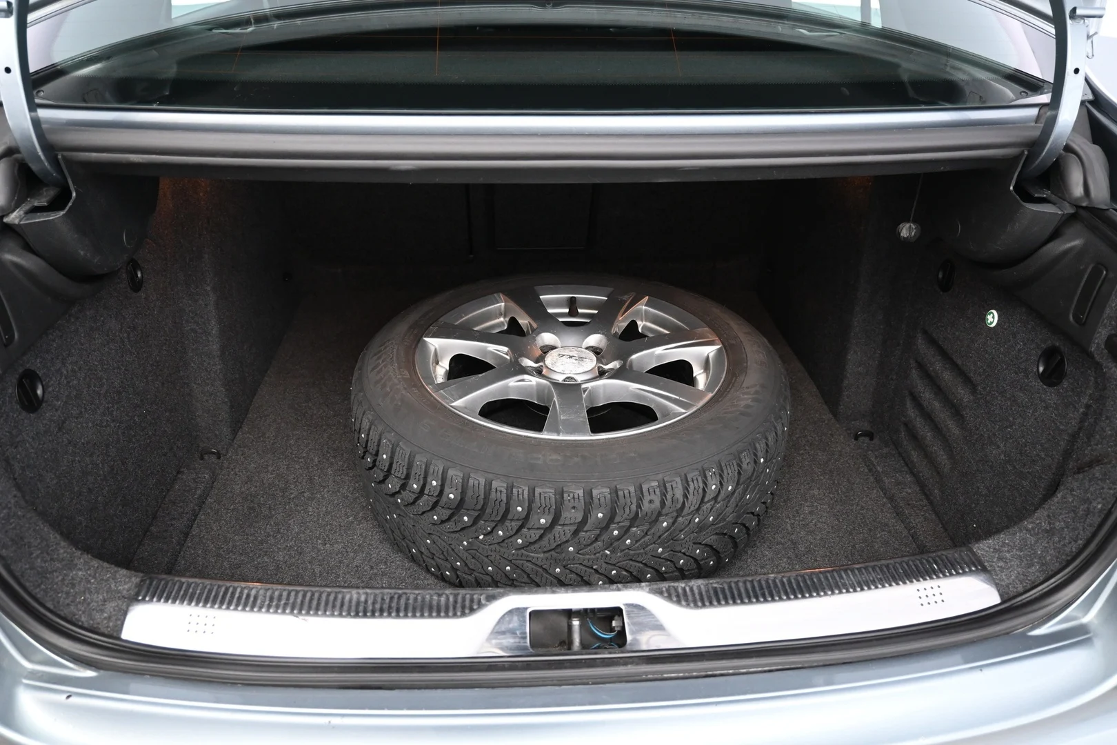 Car Image - 3zfHMlQjxBVPjsDs0jDhb5