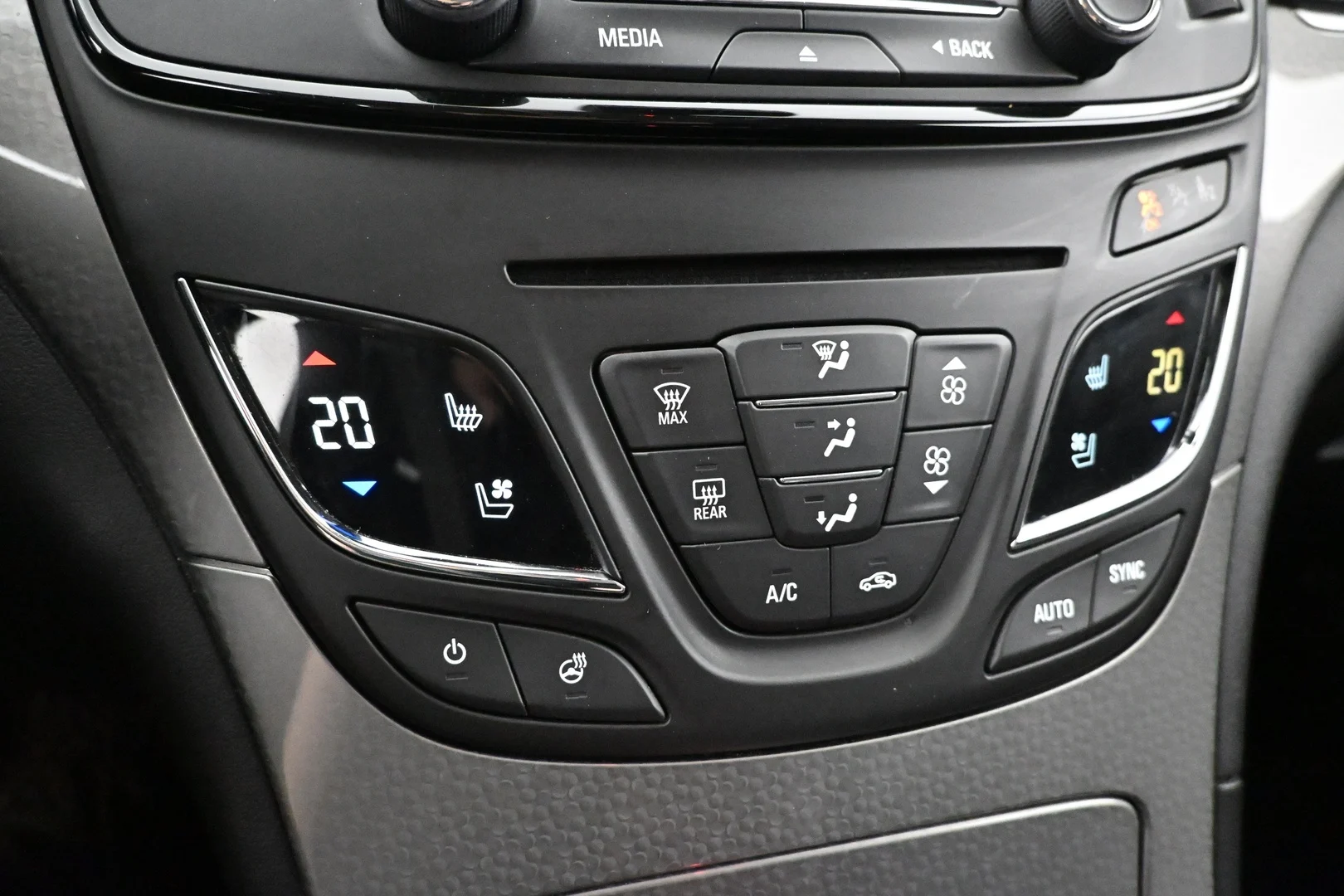 Car Image - 6S8j7M0x1dLI0mzFvOuHyu