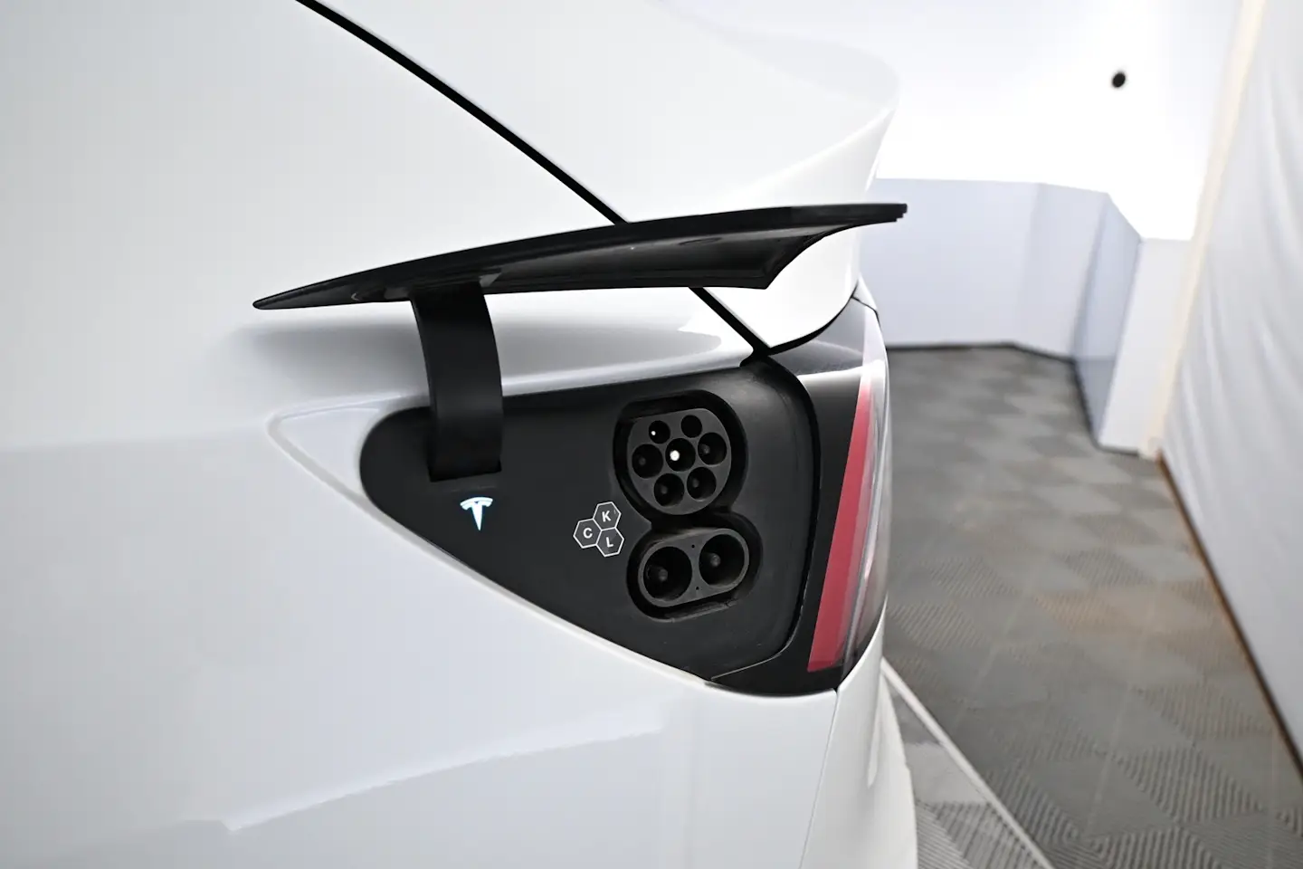 Car Image - 5wMQvMc60y3vtZZdrCBm33