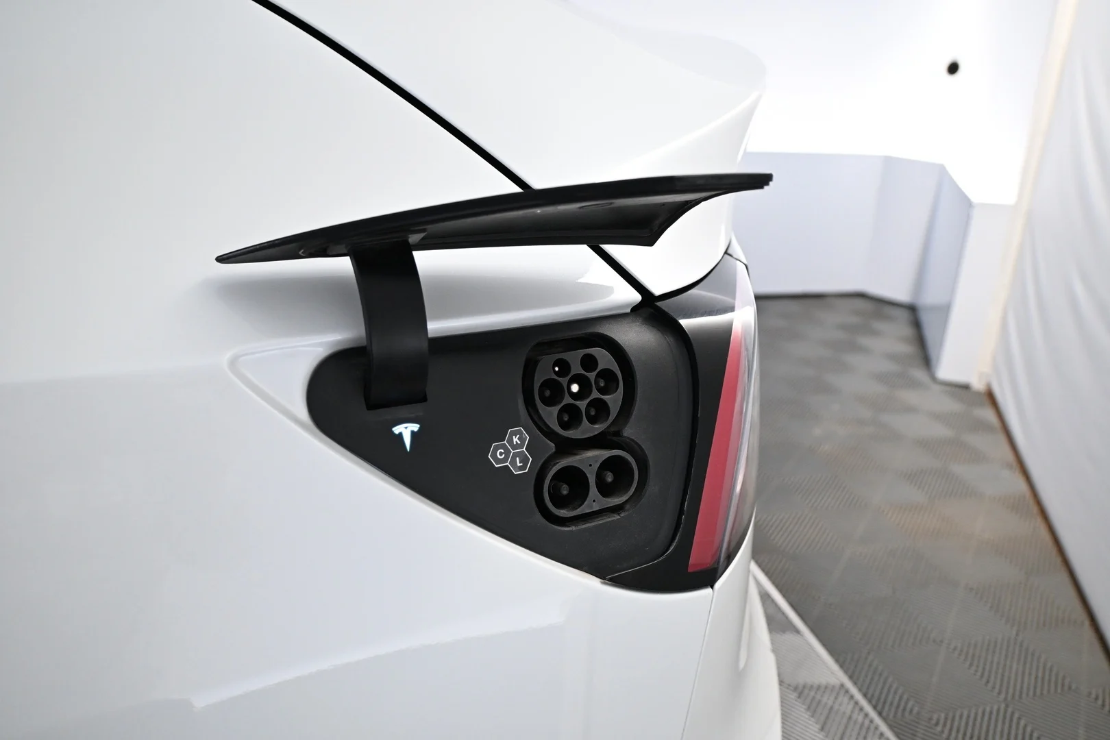 Car Image - 5wMQvMc60y3vtZZdrCBm33