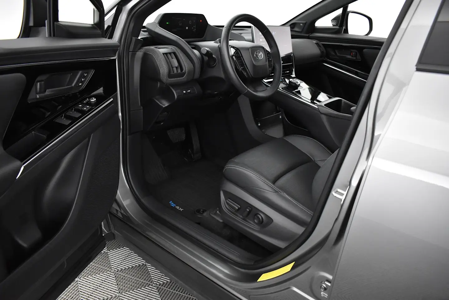 Car Image - 39J1SLYLeAf1WLSjpZKFYD