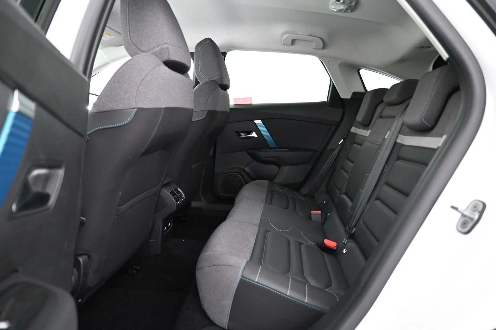 Car Image - 26AENxSSDAQlr5Rgjyrehy