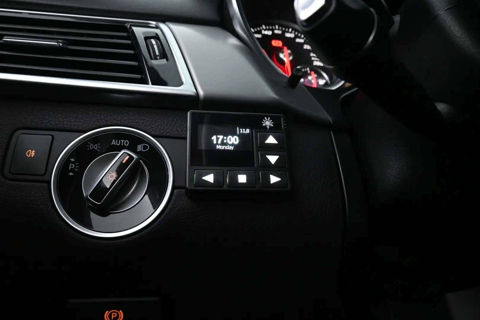 Car Image - R0DWI4NTKjW7Dgb7DUhPV
