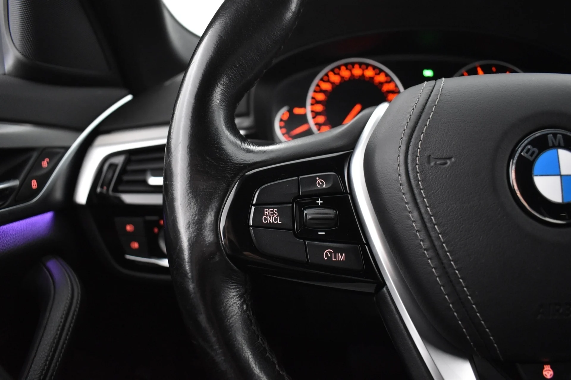 Car Image - 5KQ6bxH94qtvrlOJNzSzxl