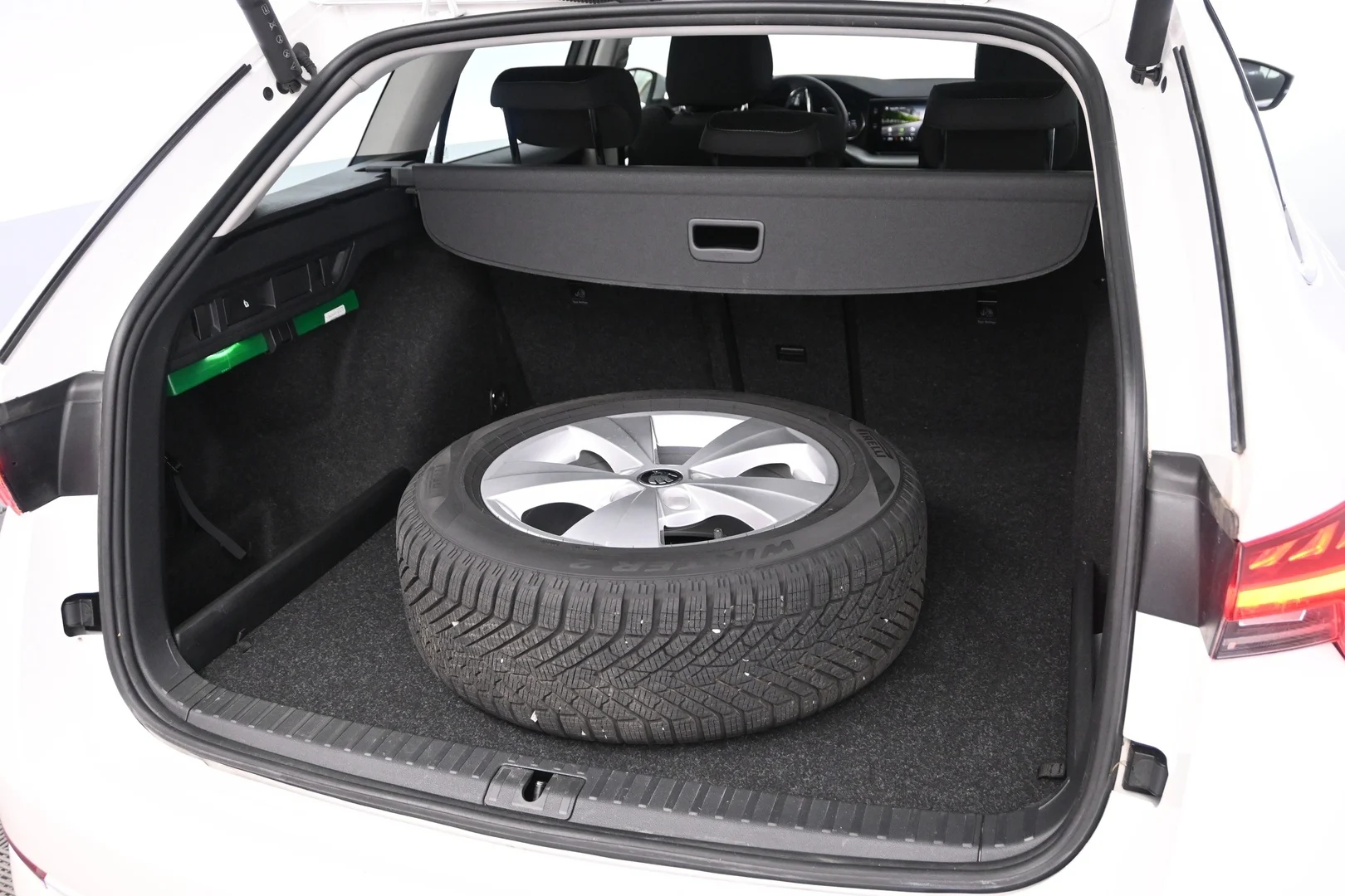 Car Image - rSIxdrZnENc5hO419iEYC