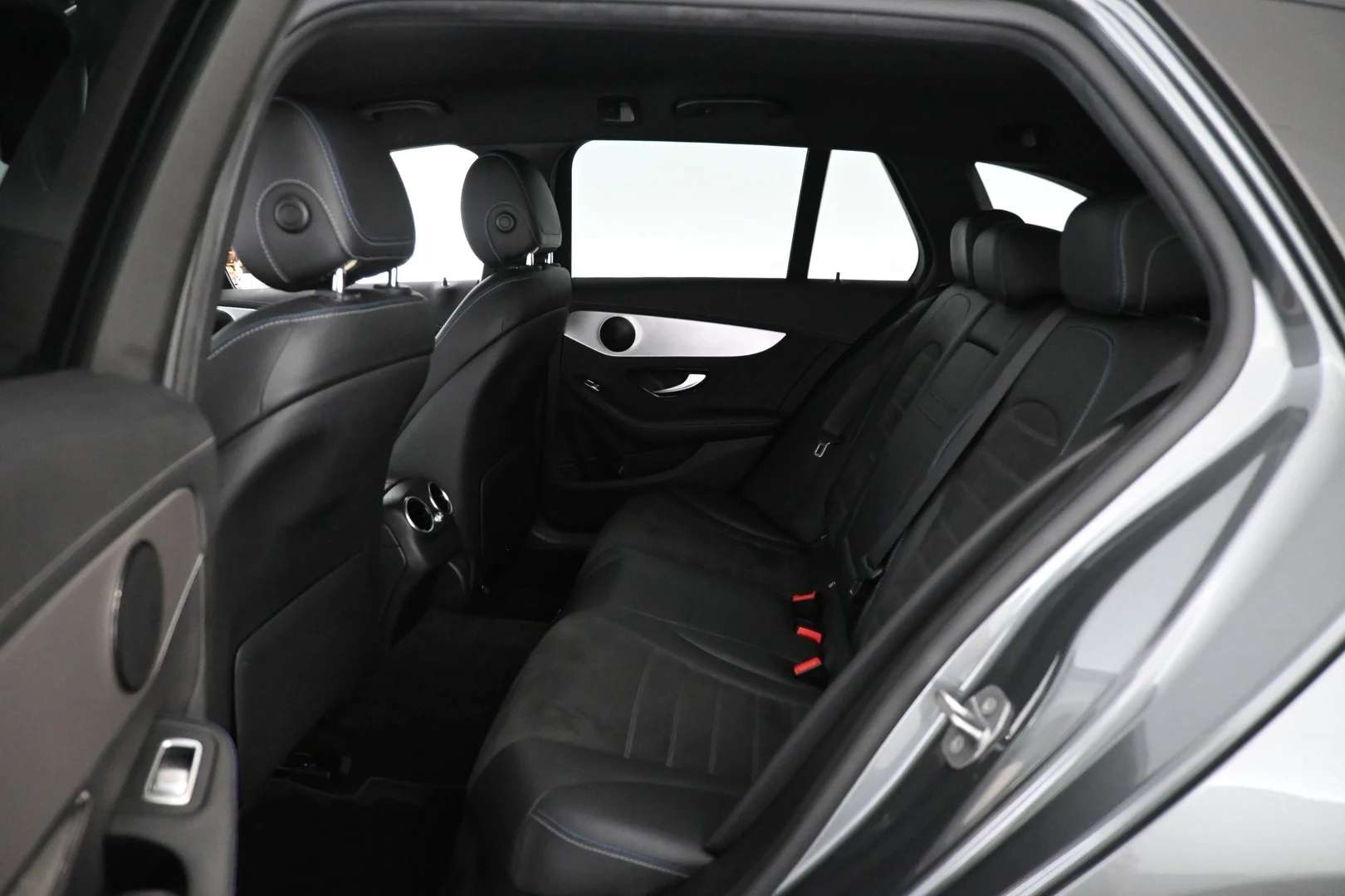 Car Image - 3DaVHPMoBYuKLsY75iiDi1