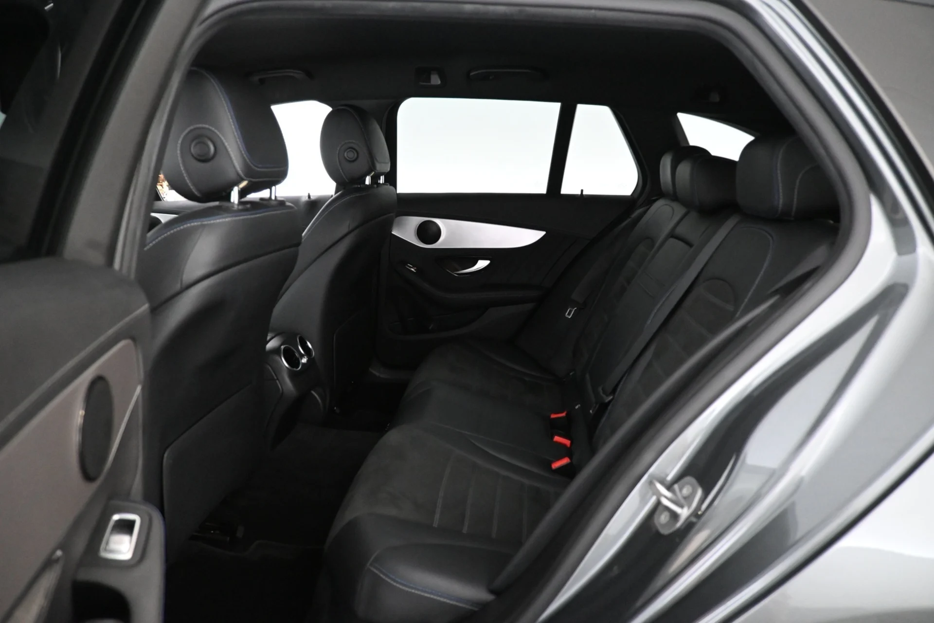 Car Image - 3DaVHPMoBYuKLsY75iiDi1