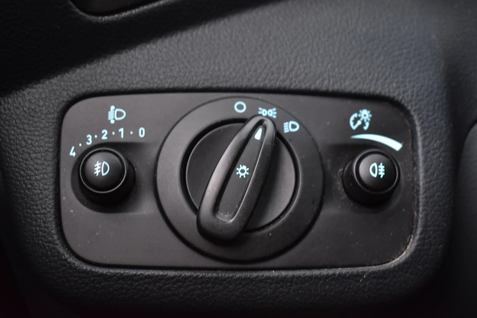 Car Image - 17xFvnkknQarcdjvMxAF3B
