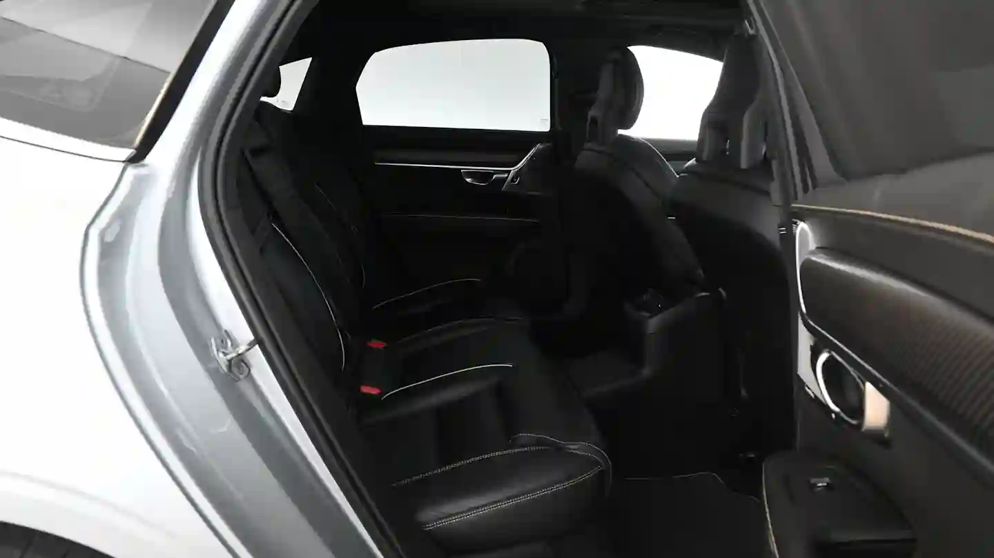 Car Image - GiMbuYobyxQC3NUb0mGVy